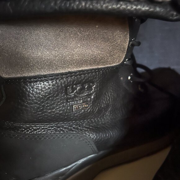 UGG Women's Adirondack Shearling Boots Size 9.5 - Picture 6 of 6